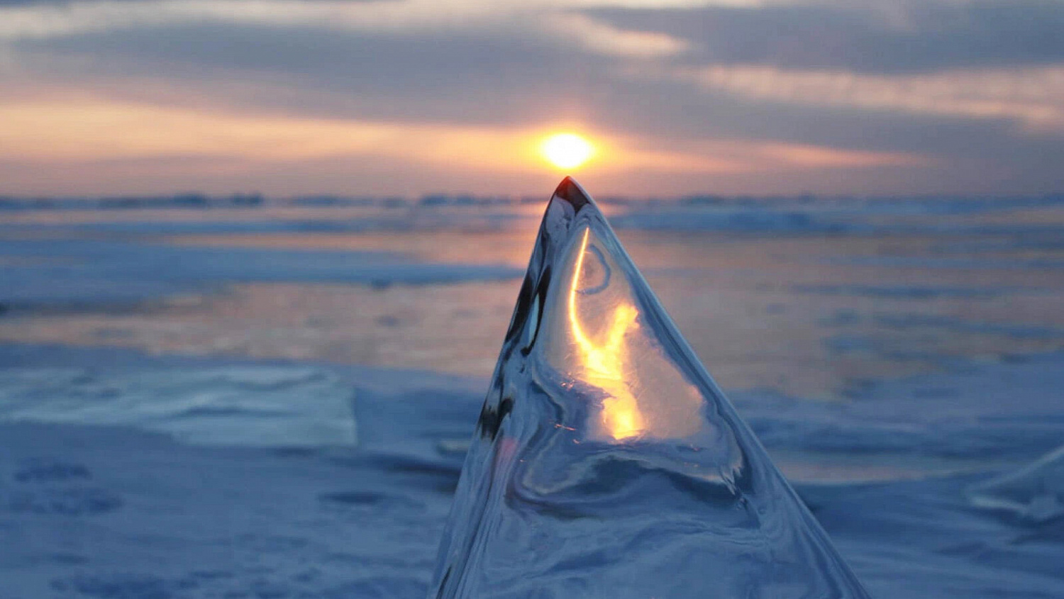 Поход по зимнему Байкалу на коньках