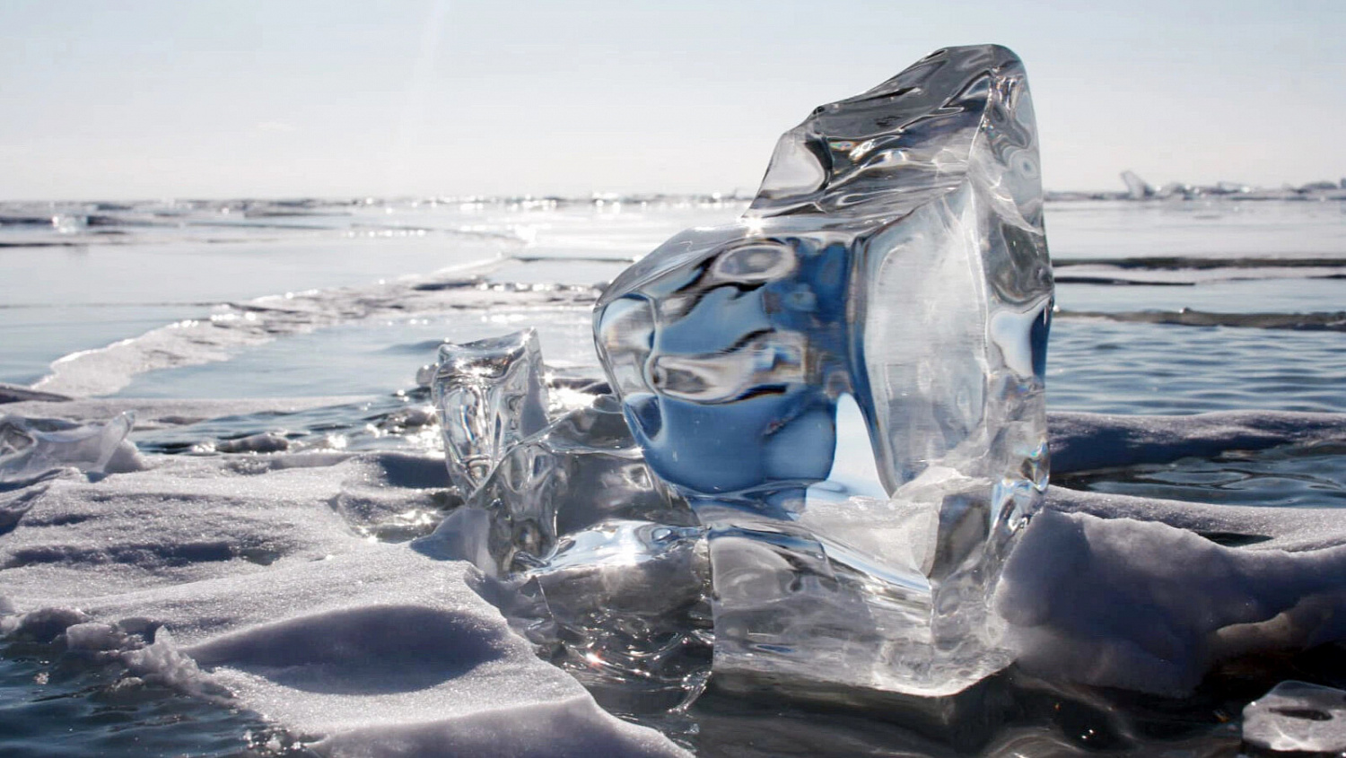 Поход по зимнему Байкалу на коньках