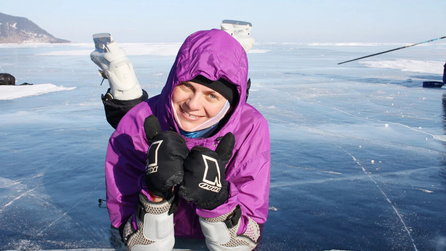 Поход по зимнему Байкалу на коньках
