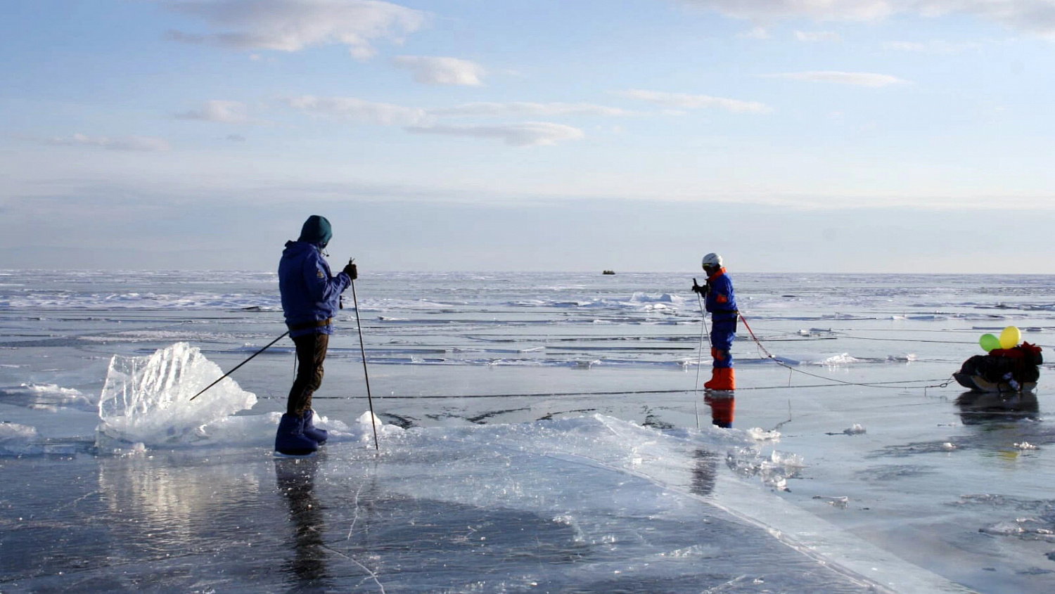 Поход по зимнему Байкалу на коньках