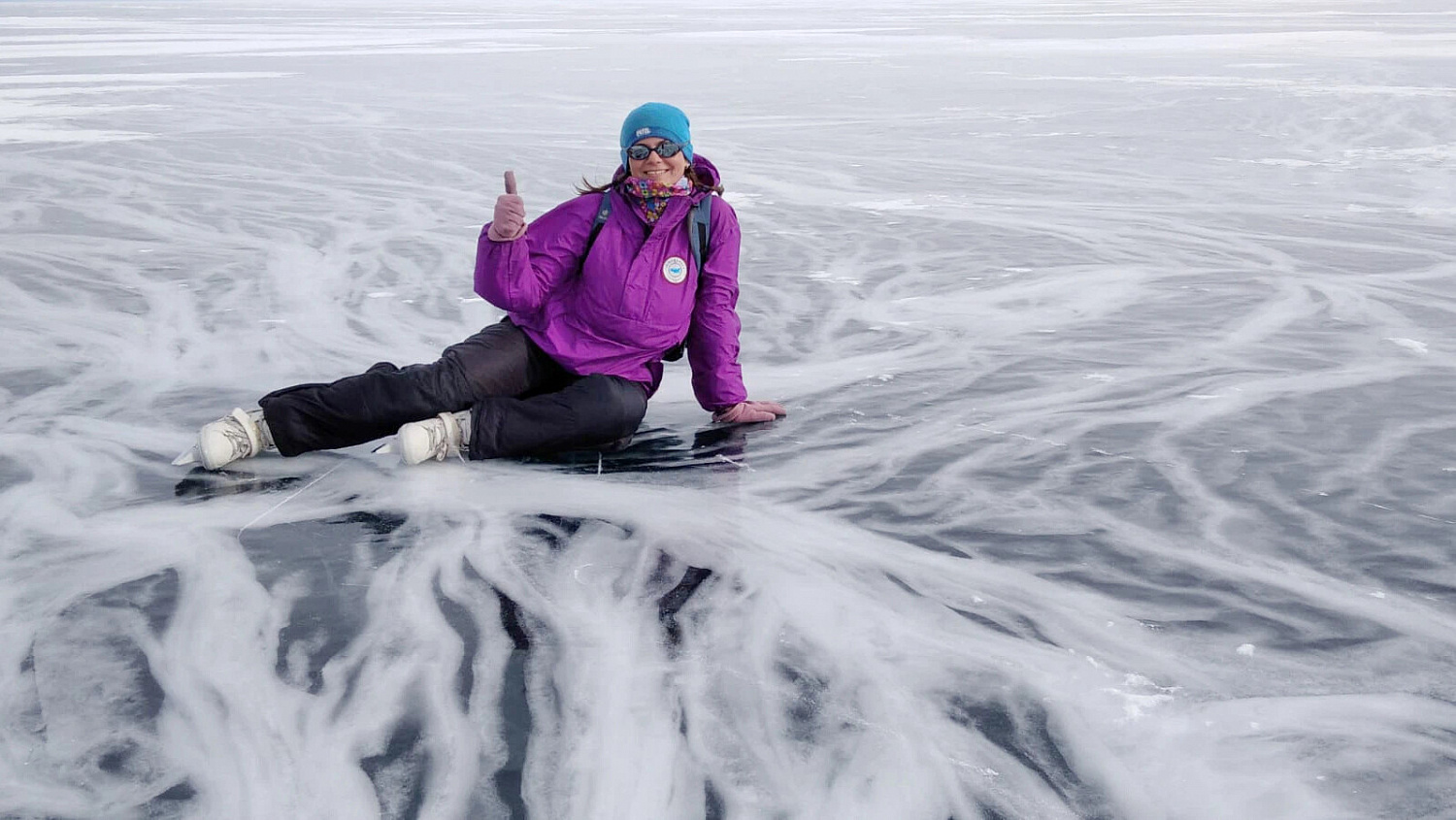 Поход по зимнему Байкалу на коньках