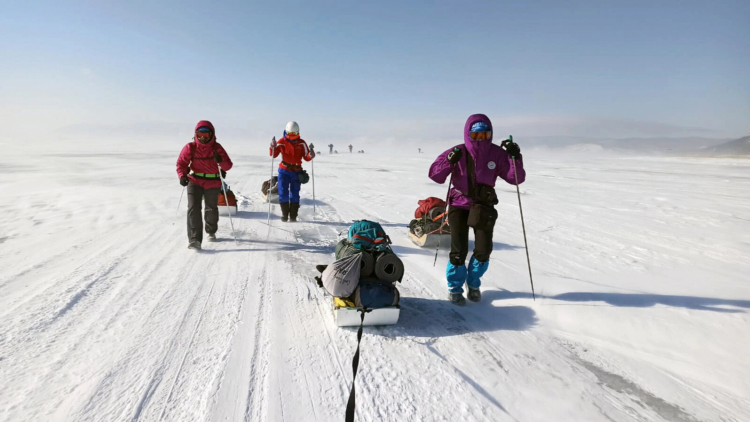 Поход по зимнему Байкалу на коньках